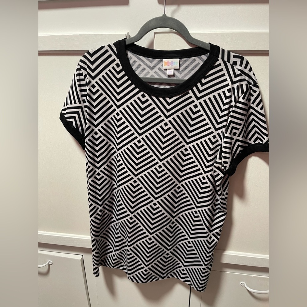 Black and white tshirt